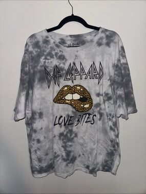 Def Leppard "Love Bites" Tie-Dye Graphic Tee - Gray & Gold